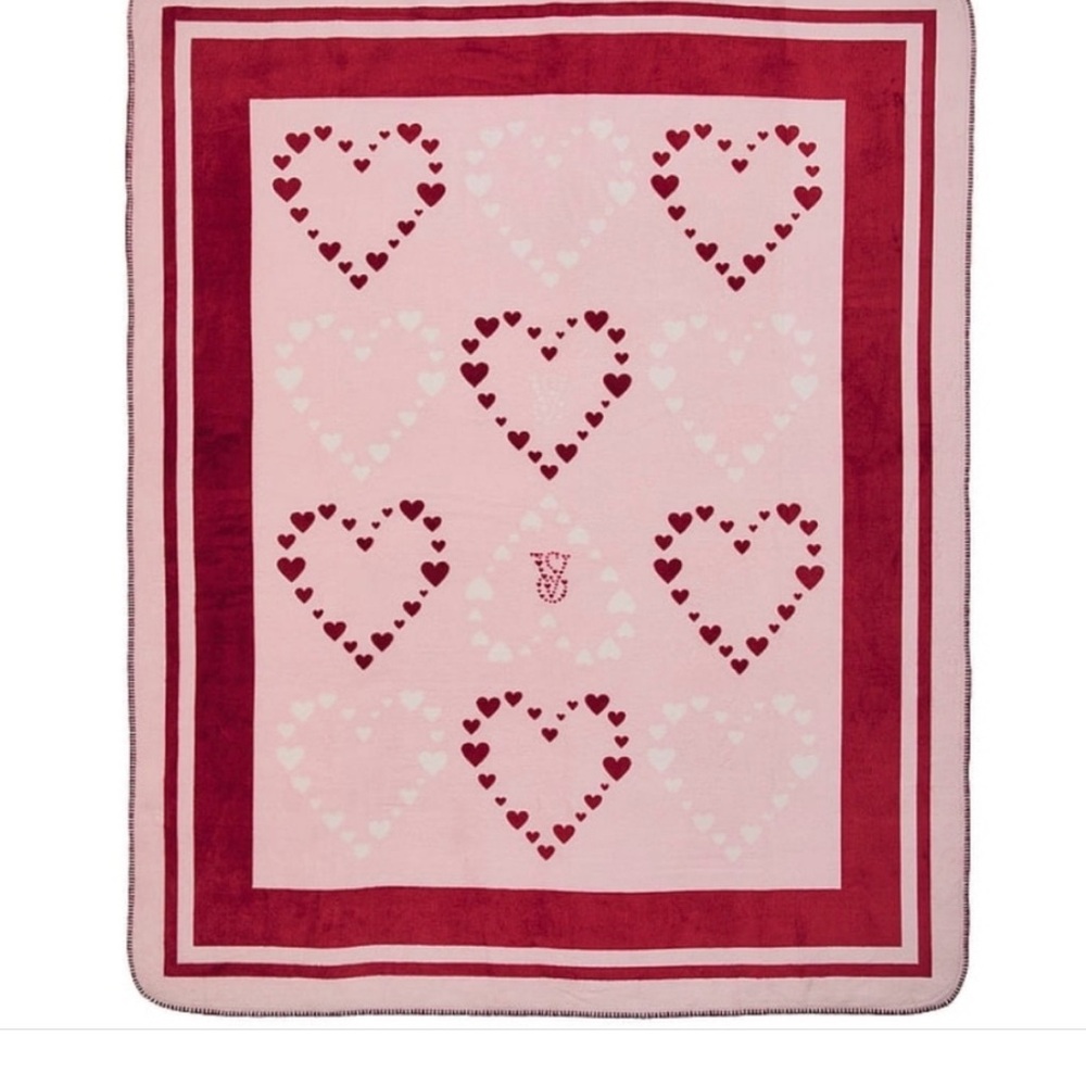 VS Victoria’s Secret Heart Valentine’s Day 2026 Edition Cozy Fleece Blanket BNWT